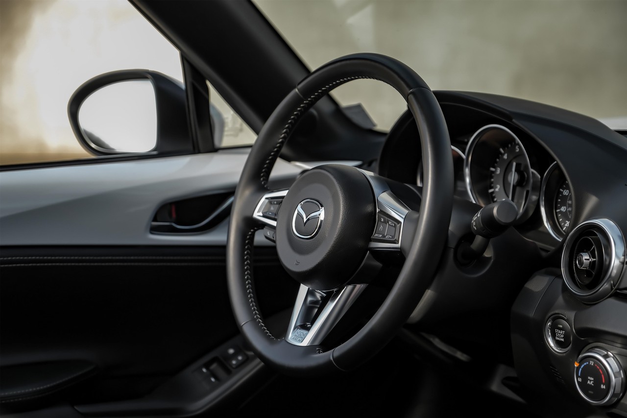 Mazda MX-5 Miata Vehicle Main Gallery Image 15