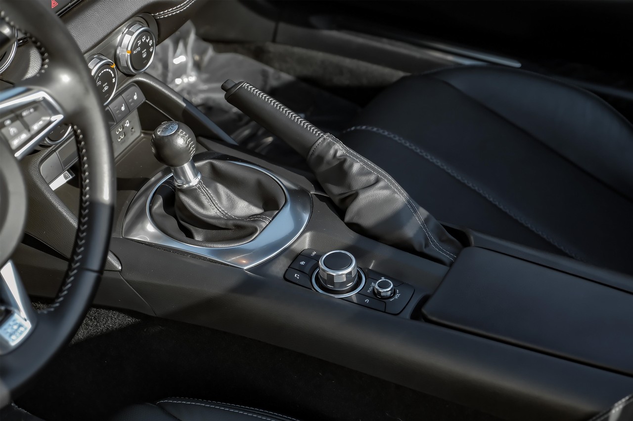 Mazda MX-5 Miata Vehicle Main Gallery Image 23