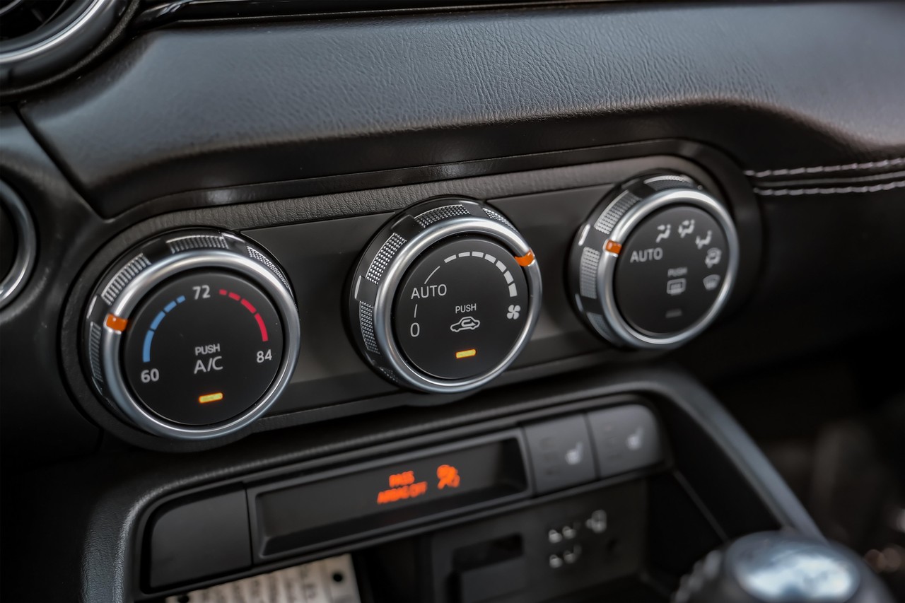 Mazda MX-5 Miata Vehicle Main Gallery Image 25
