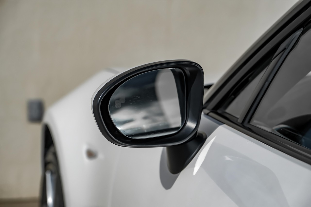 Mazda MX-5 Miata Vehicle Main Gallery Image 32