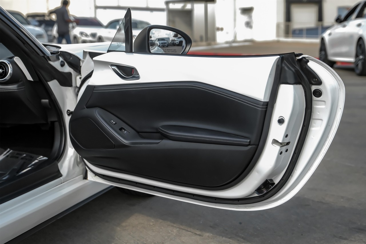 Mazda MX-5 Miata Vehicle Main Gallery Image 36