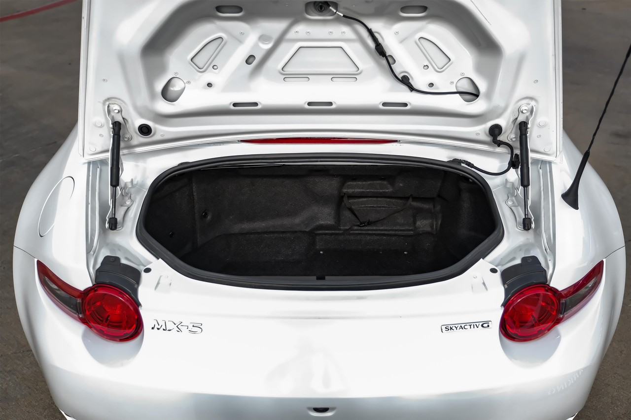 Mazda MX-5 Miata Vehicle Main Gallery Image 39
