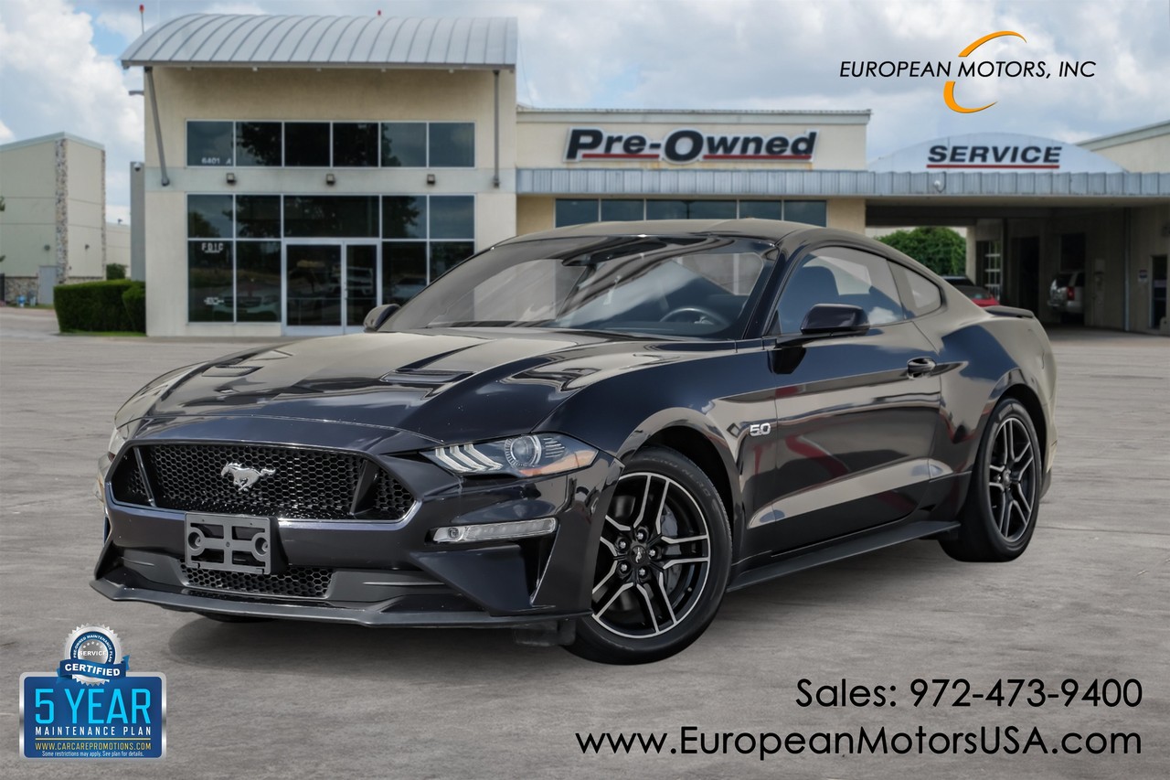 Ford Mustang Vehicle Main Gallery Image 01