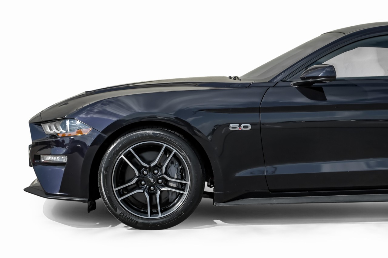 Ford Mustang Vehicle Main Gallery Image 12