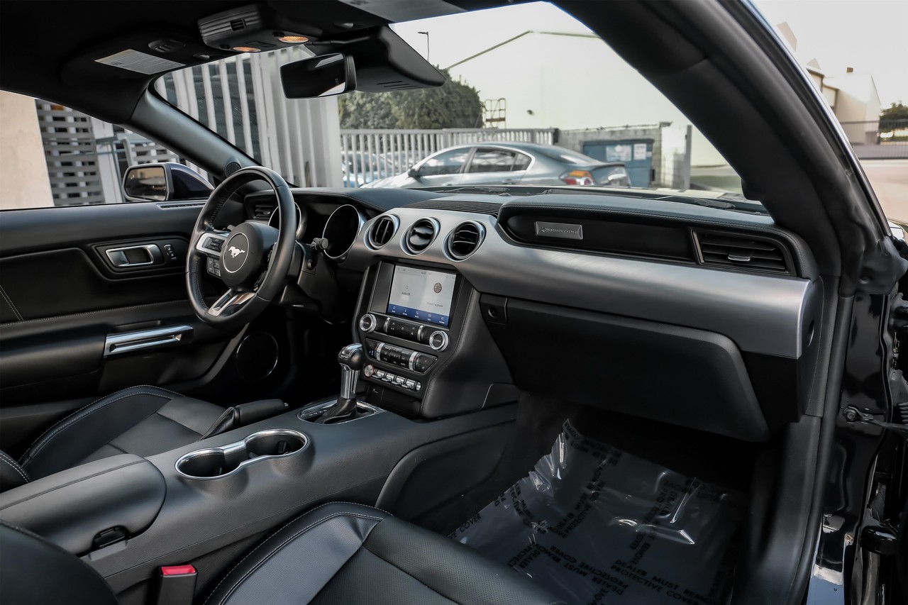 Ford Mustang Vehicle Main Gallery Image 14