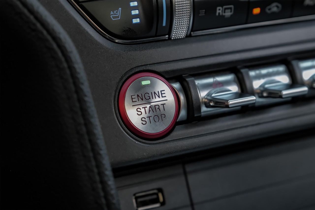 Ford Mustang Vehicle Main Gallery Image 21