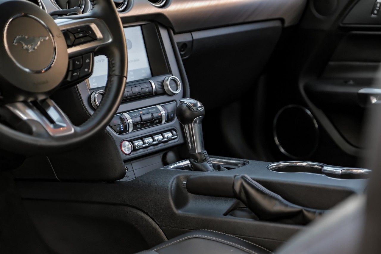 Ford Mustang Vehicle Main Gallery Image 23