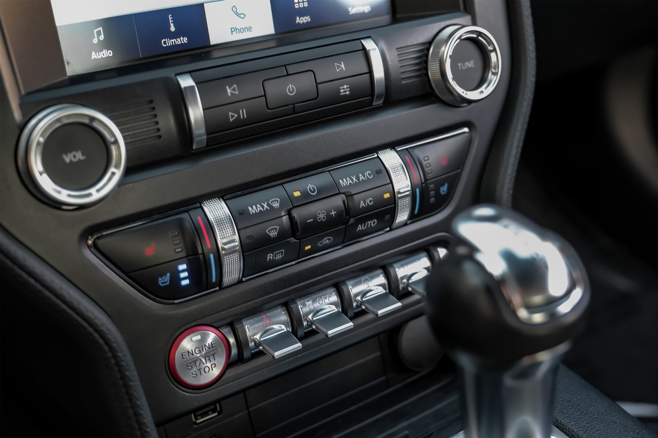 Ford Mustang Vehicle Main Gallery Image 24