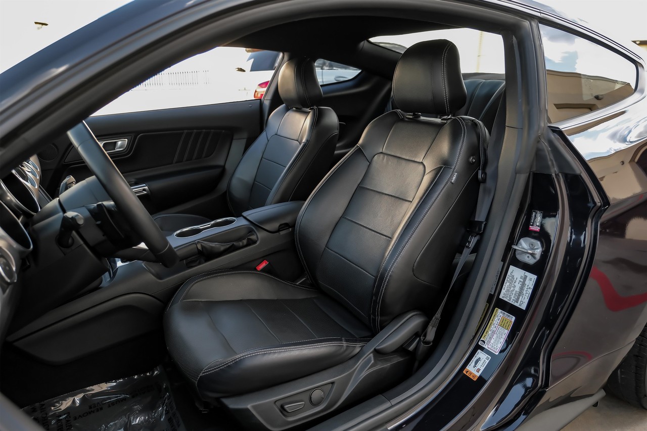 Ford Mustang Vehicle Main Gallery Image 32