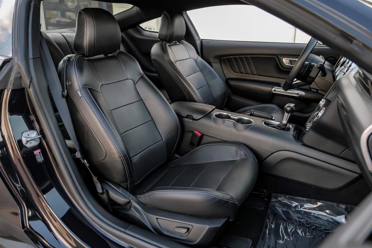 Ford Mustang Vehicle Main Gallery Image 34