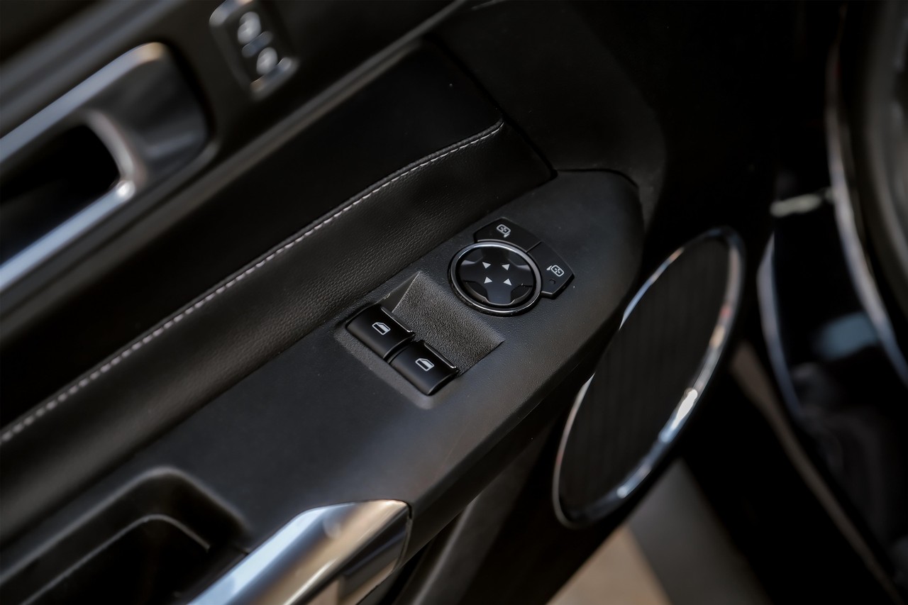 Ford Mustang Vehicle Main Gallery Image 39