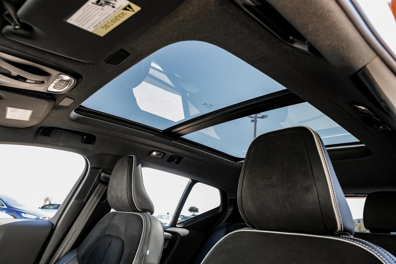 Volvo XC40 Vehicle Main Gallery Image 05