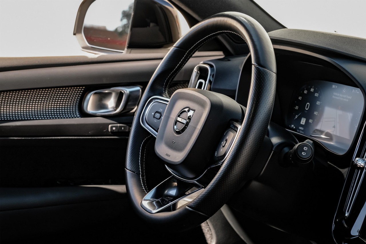 Volvo XC40 Vehicle Main Gallery Image 17