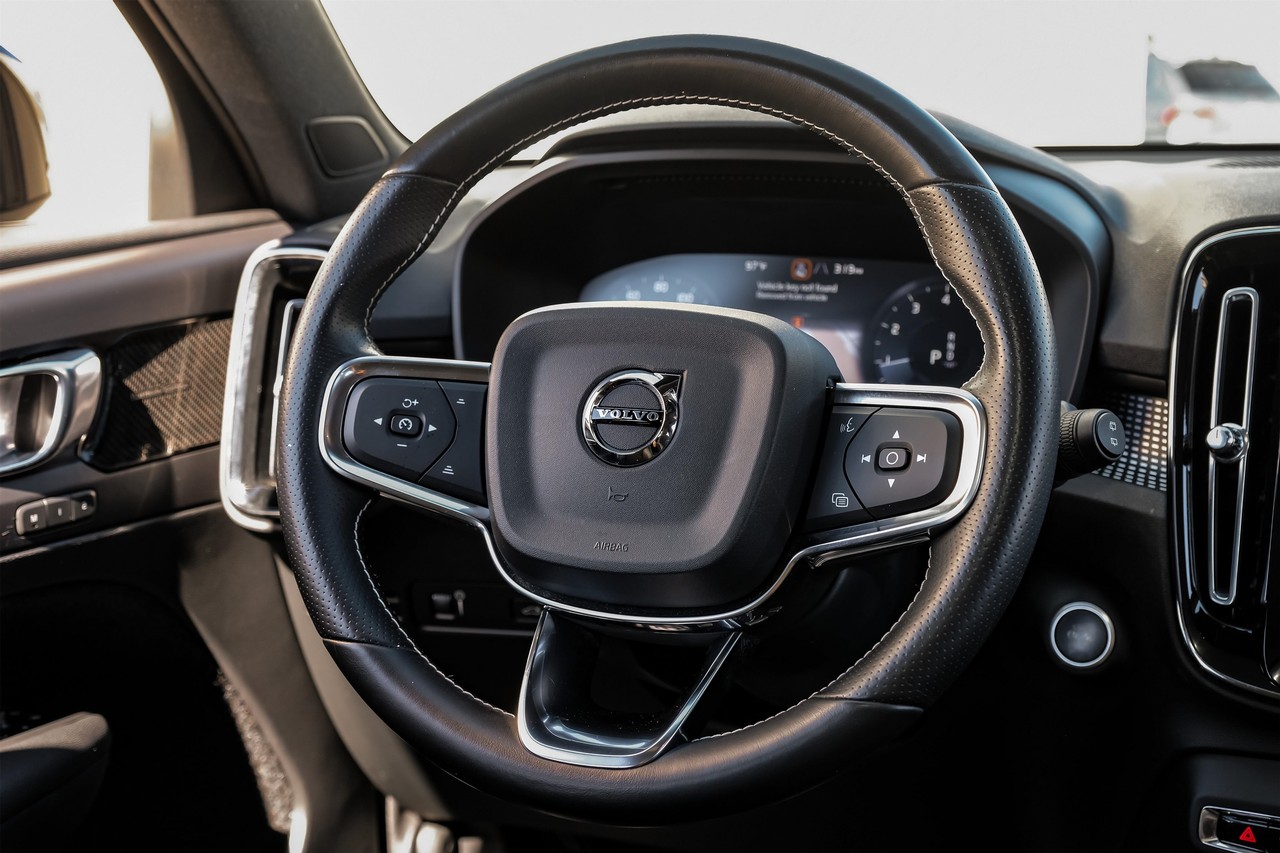 Volvo XC40 Vehicle Main Gallery Image 19