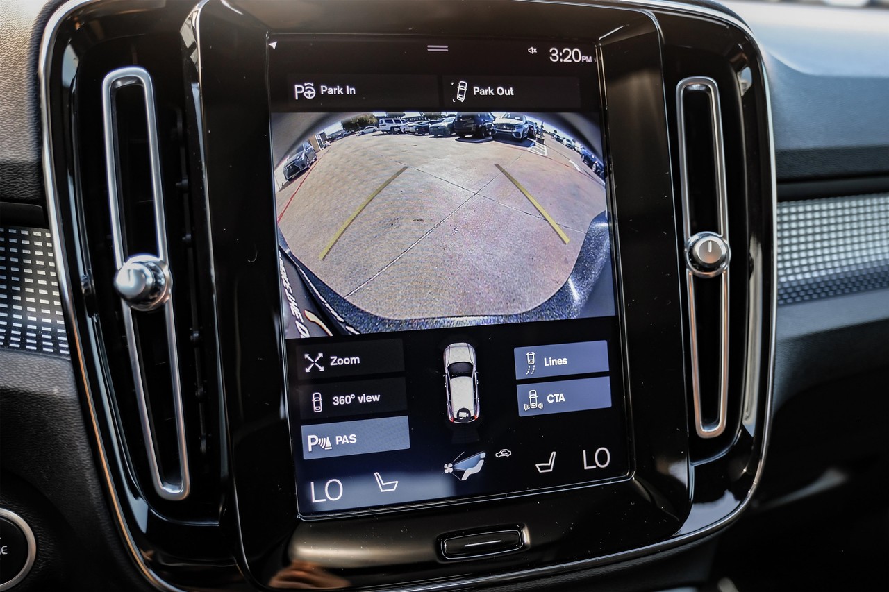 Volvo XC40 Vehicle Main Gallery Image 24