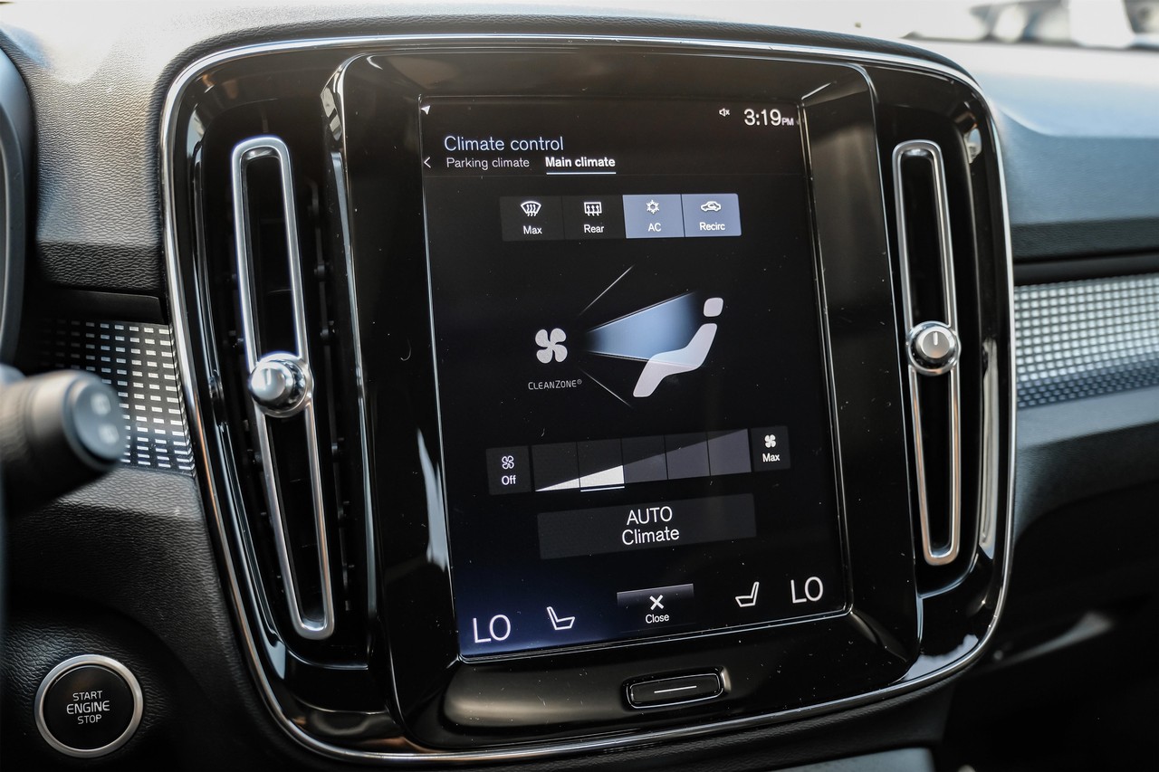 Volvo XC40 Vehicle Main Gallery Image 27