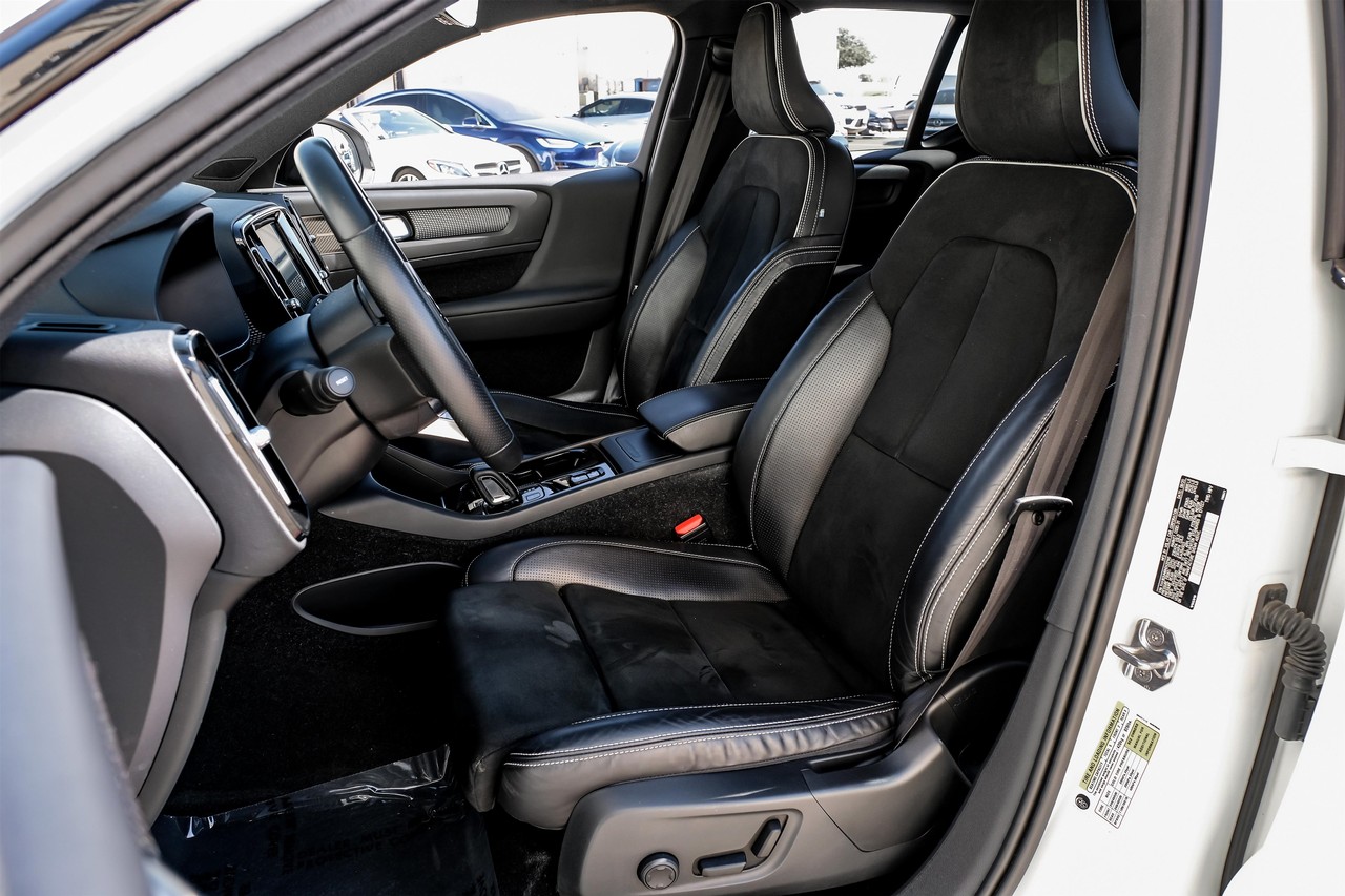 Volvo XC40 Vehicle Main Gallery Image 31