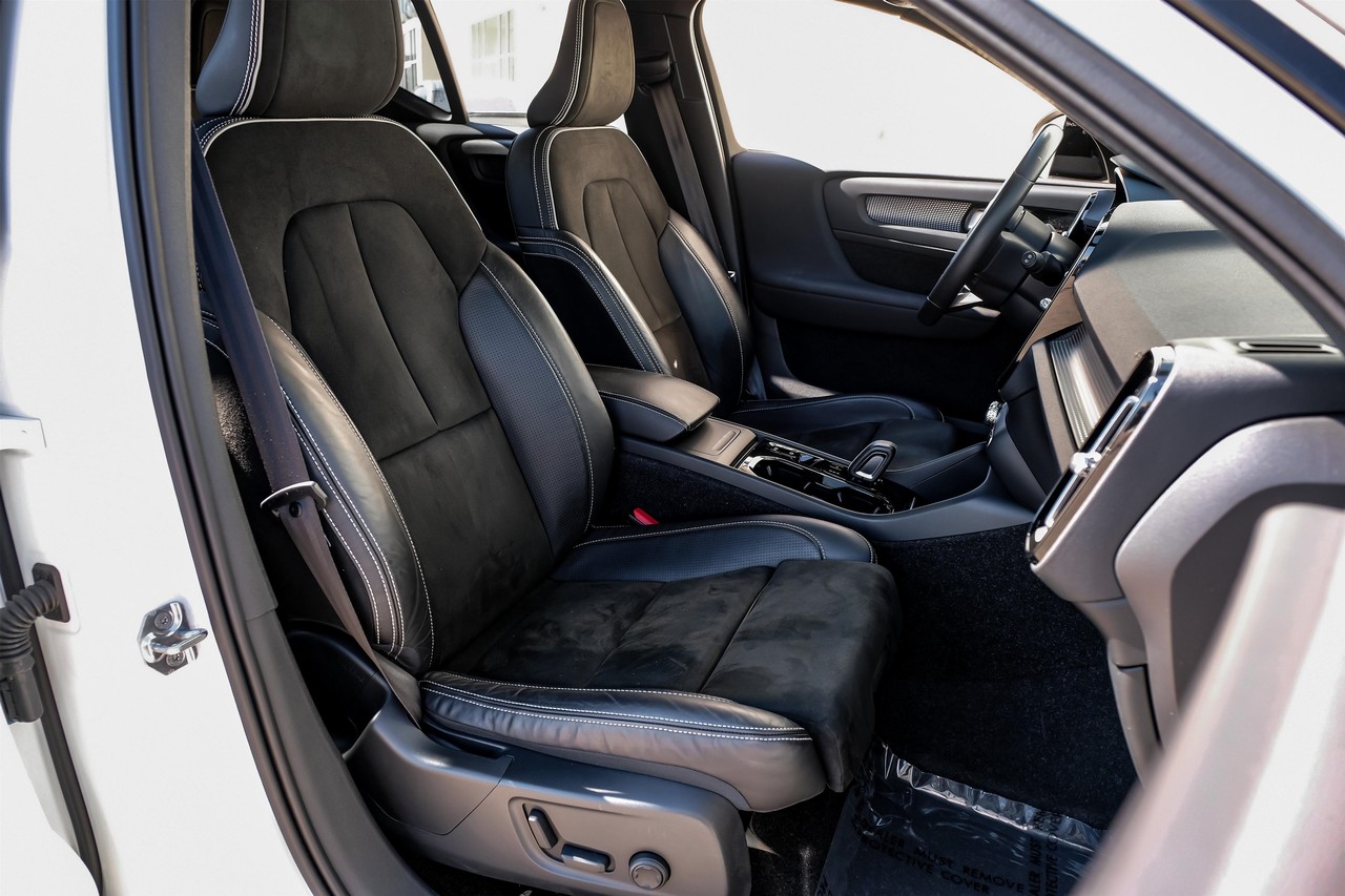 Volvo XC40 Vehicle Main Gallery Image 33