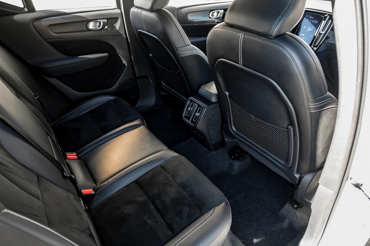 Volvo XC40 Vehicle Main Gallery Image 35