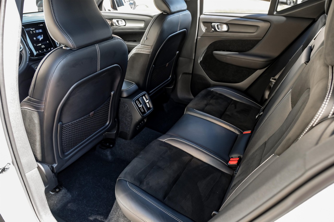 Volvo XC40 Vehicle Main Gallery Image 36