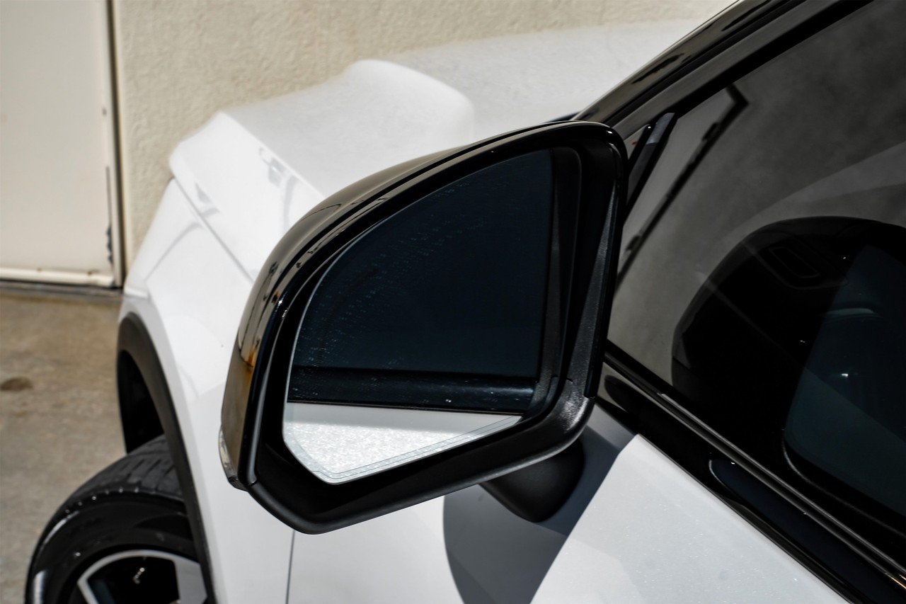 Volvo XC40 Vehicle Main Gallery Image 38