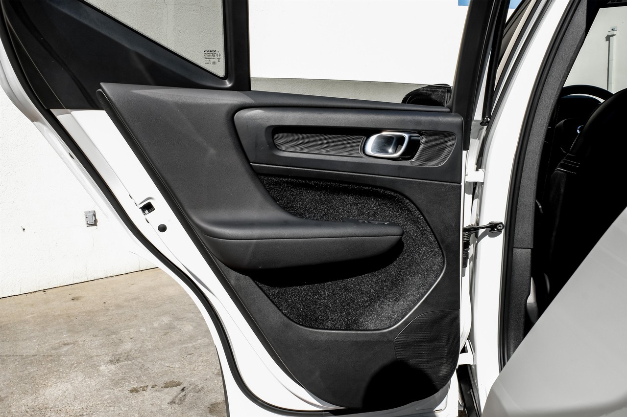 Volvo XC40 Vehicle Main Gallery Image 43