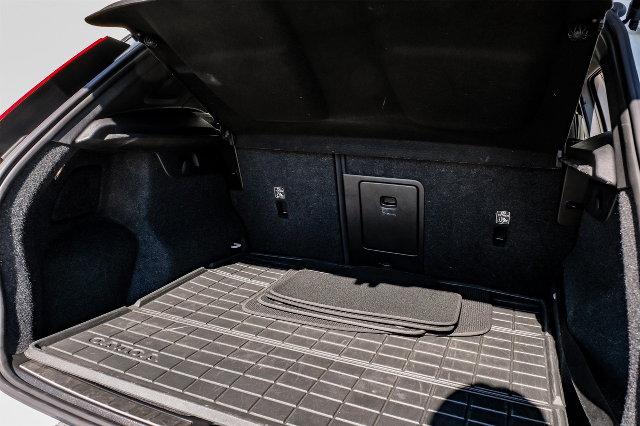 Volvo XC40 Vehicle Main Gallery Image 46