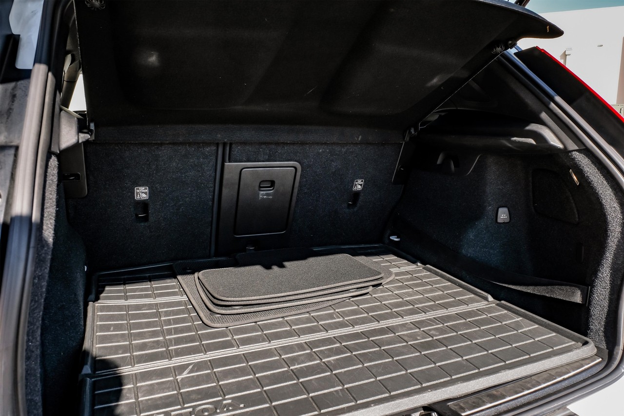 Volvo XC40 Vehicle Main Gallery Image 47