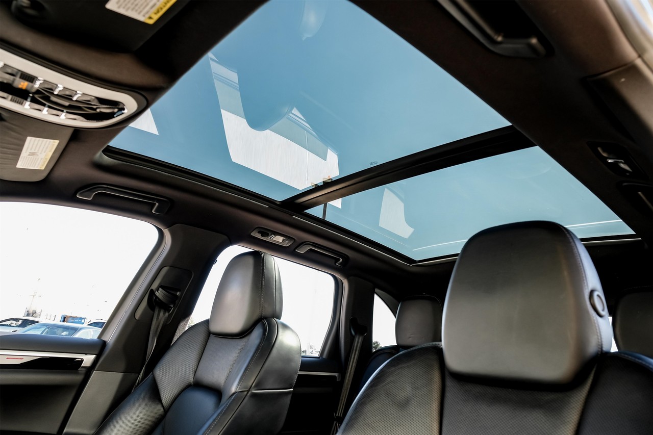 Porsche Cayenne Vehicle Main Gallery Image 05