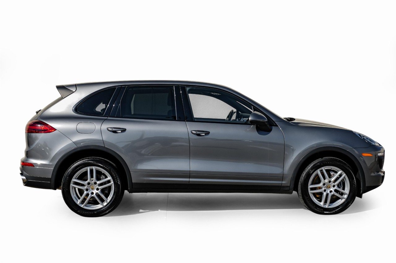 Porsche Cayenne Vehicle Main Gallery Image 08