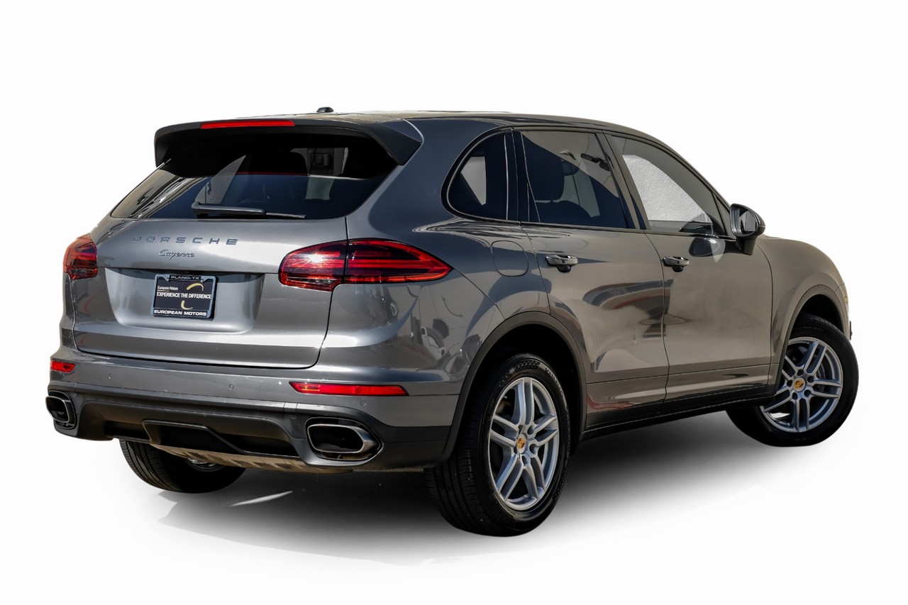 Porsche Cayenne Vehicle Main Gallery Image 09