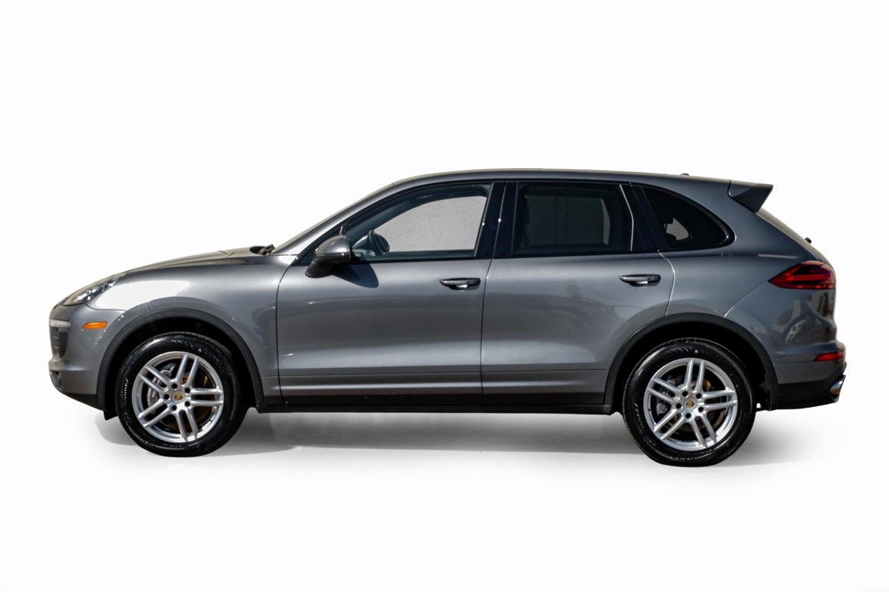 Porsche Cayenne Vehicle Main Gallery Image 12