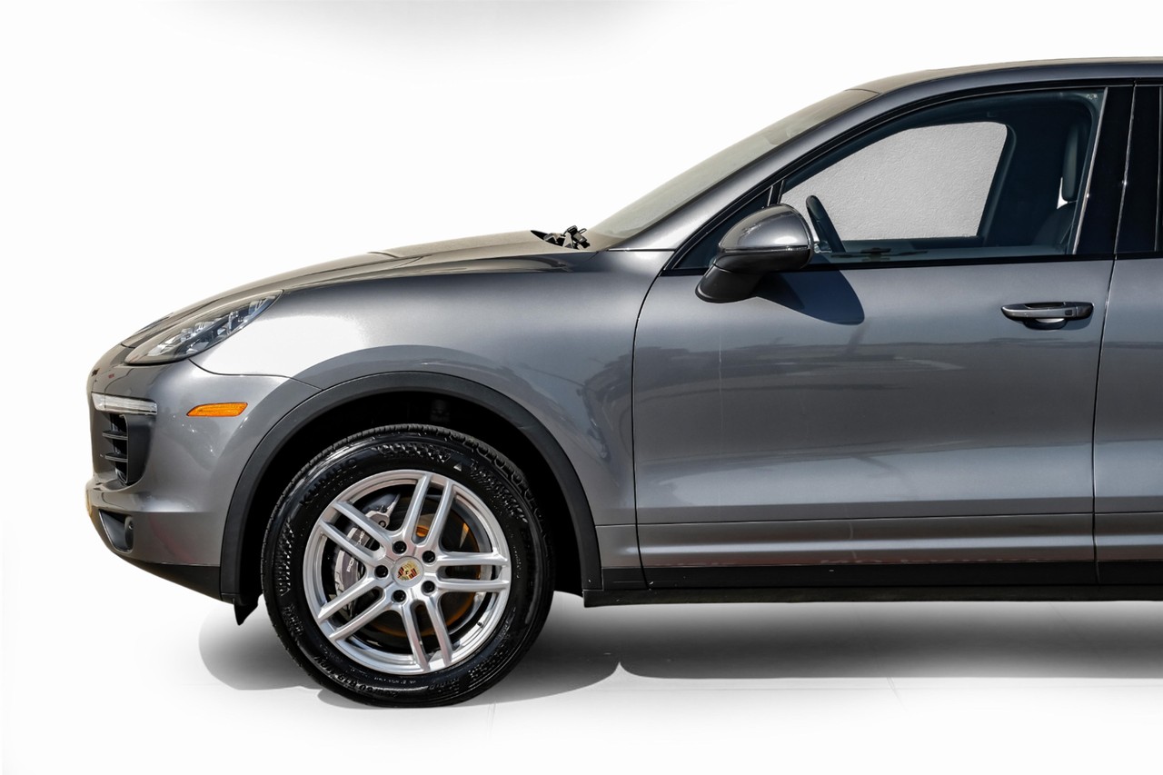 Porsche Cayenne Vehicle Main Gallery Image 13