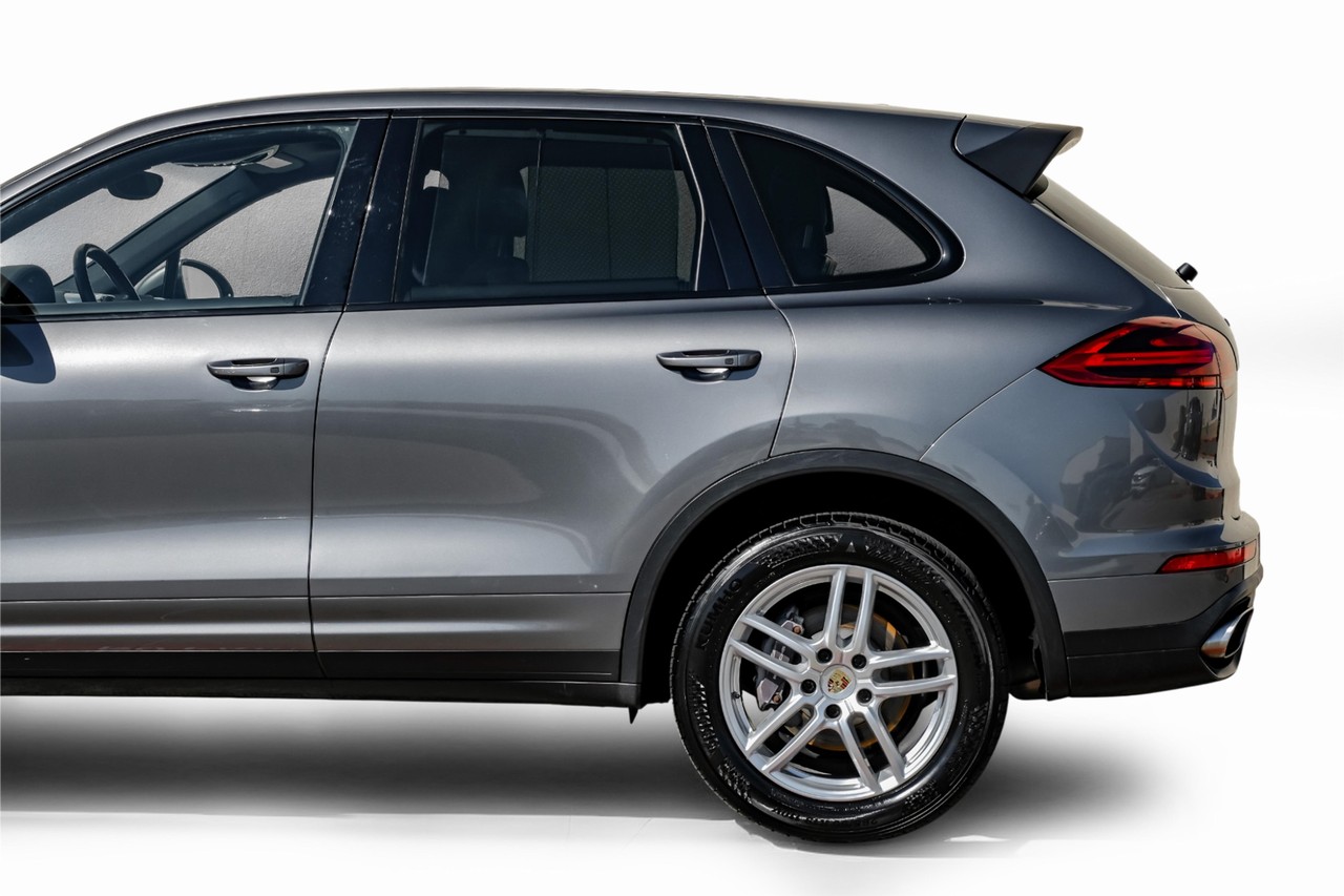 Porsche Cayenne Vehicle Main Gallery Image 14