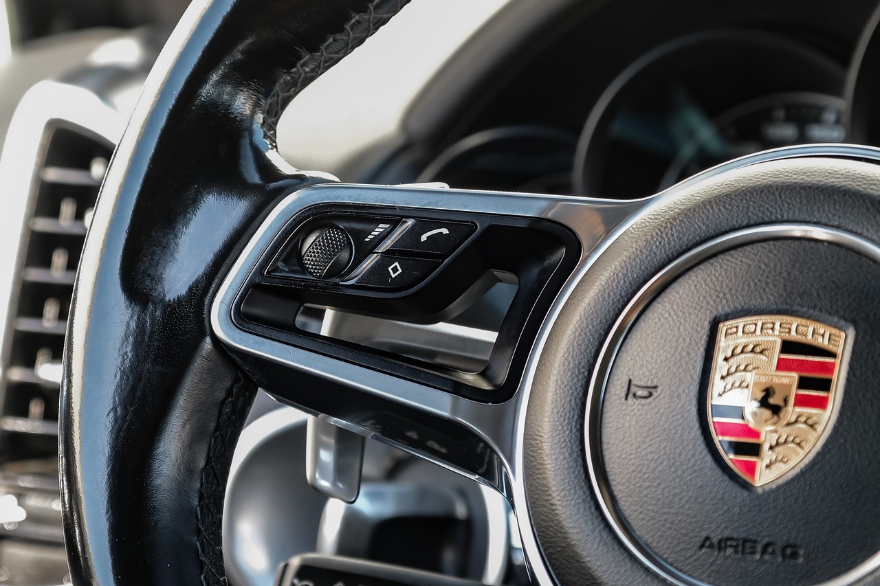 Porsche Cayenne Vehicle Main Gallery Image 19