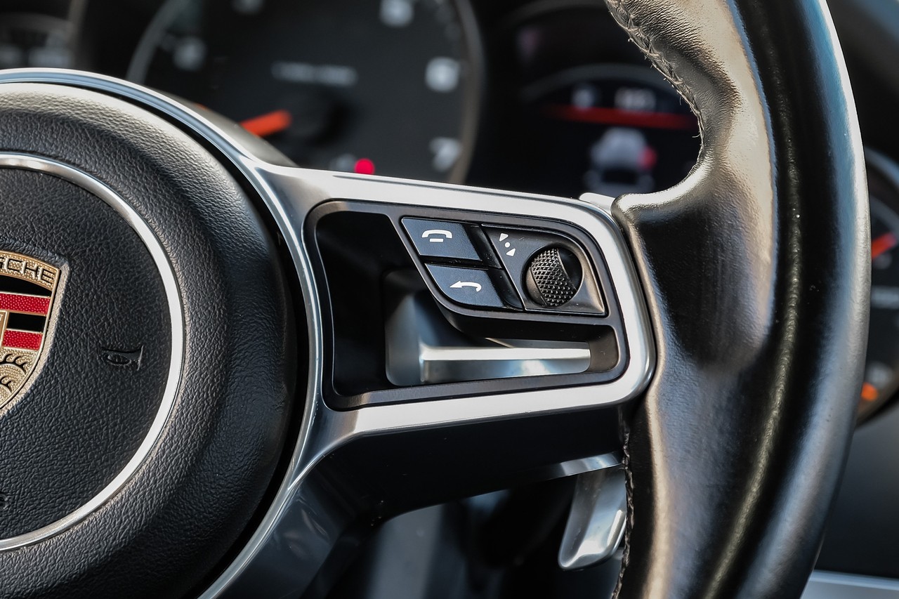 Porsche Cayenne Vehicle Main Gallery Image 20