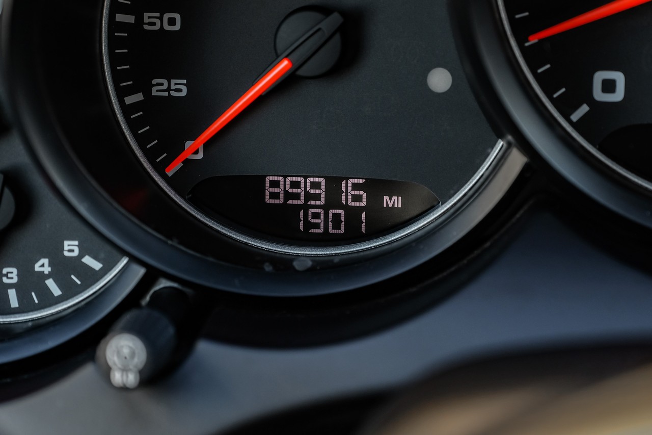 Porsche Cayenne Vehicle Main Gallery Image 22