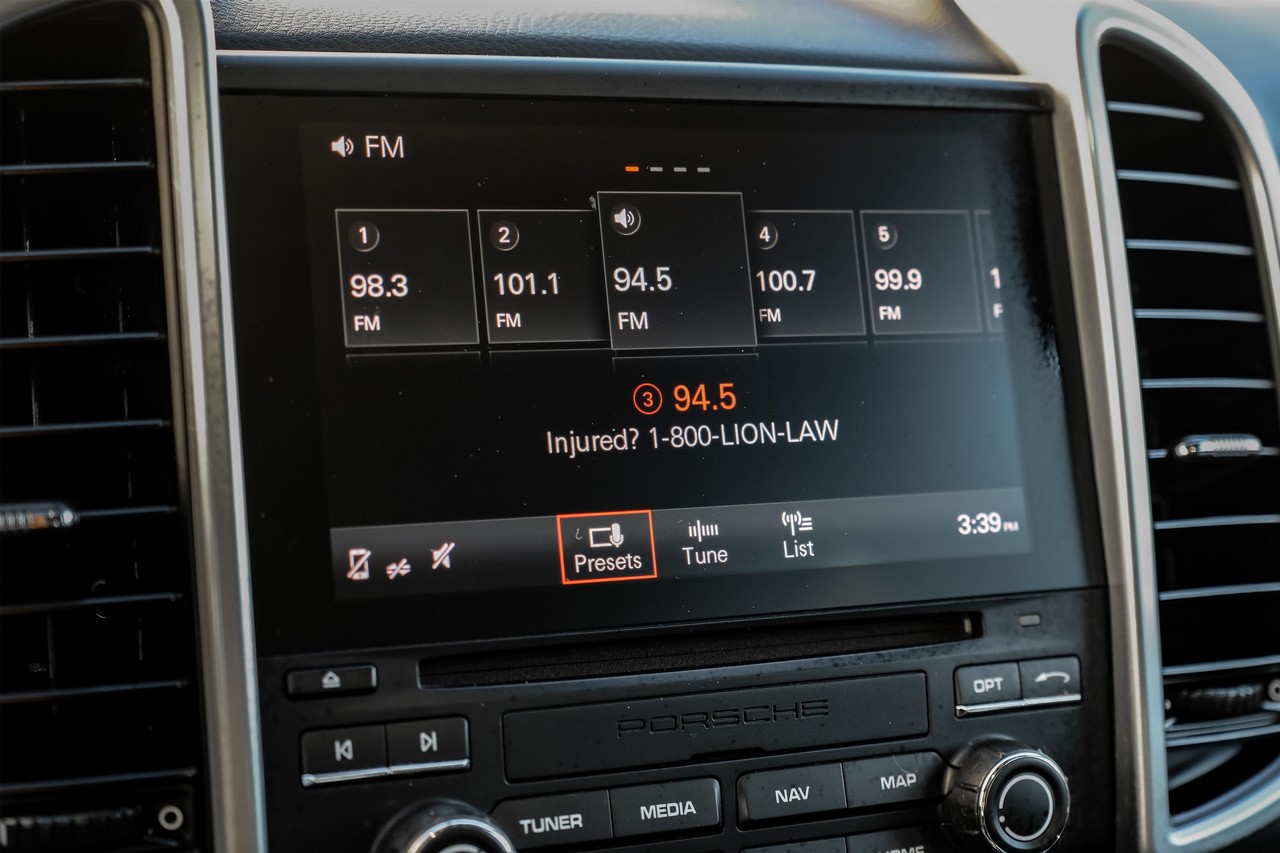 Porsche Cayenne Vehicle Main Gallery Image 27