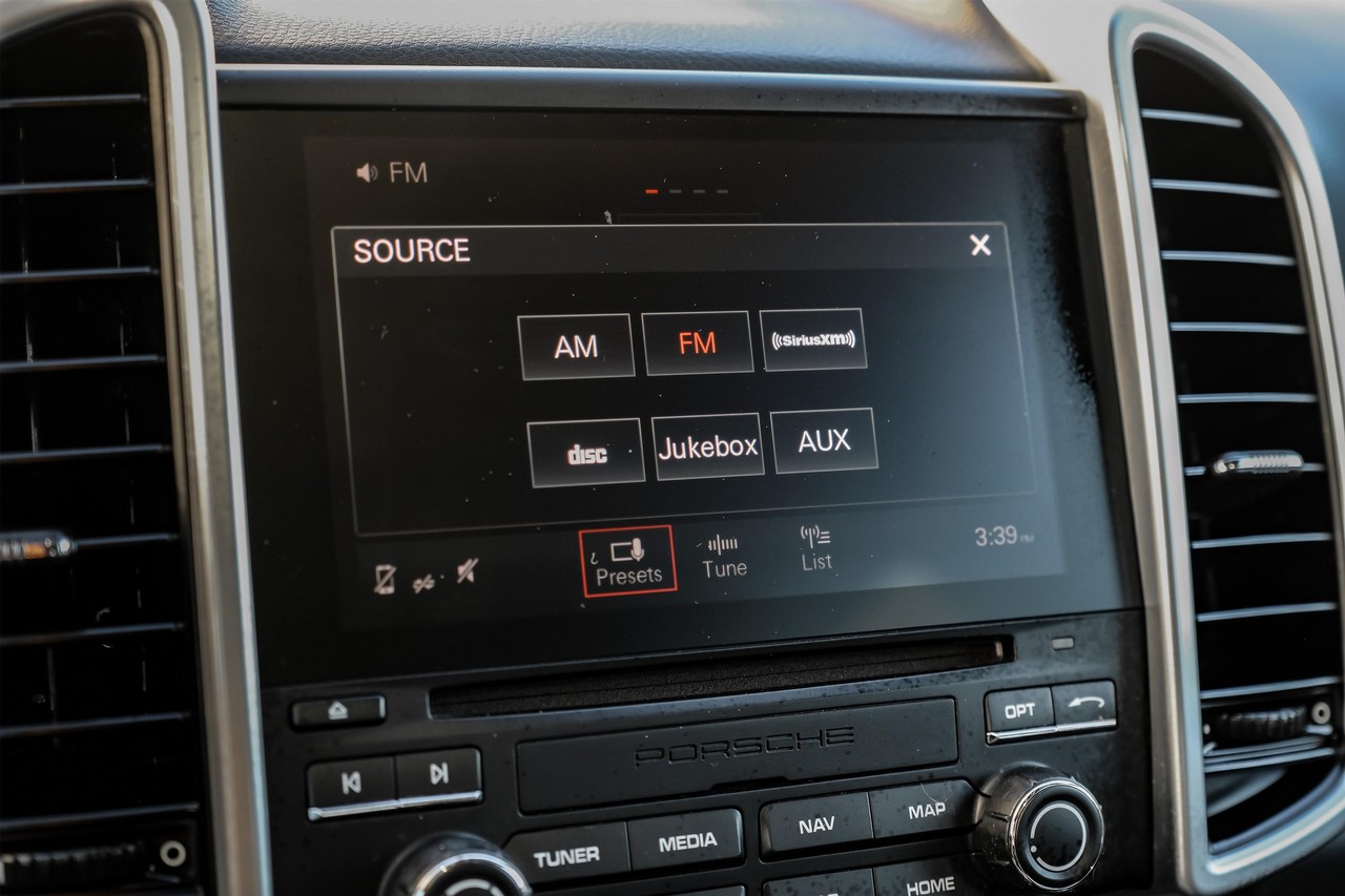 Porsche Cayenne Vehicle Main Gallery Image 28