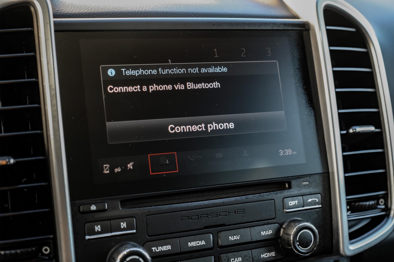 Porsche Cayenne Vehicle Main Gallery Image 29