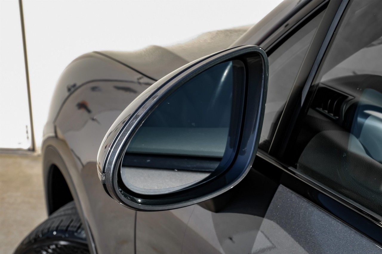 Porsche Cayenne Vehicle Main Gallery Image 38