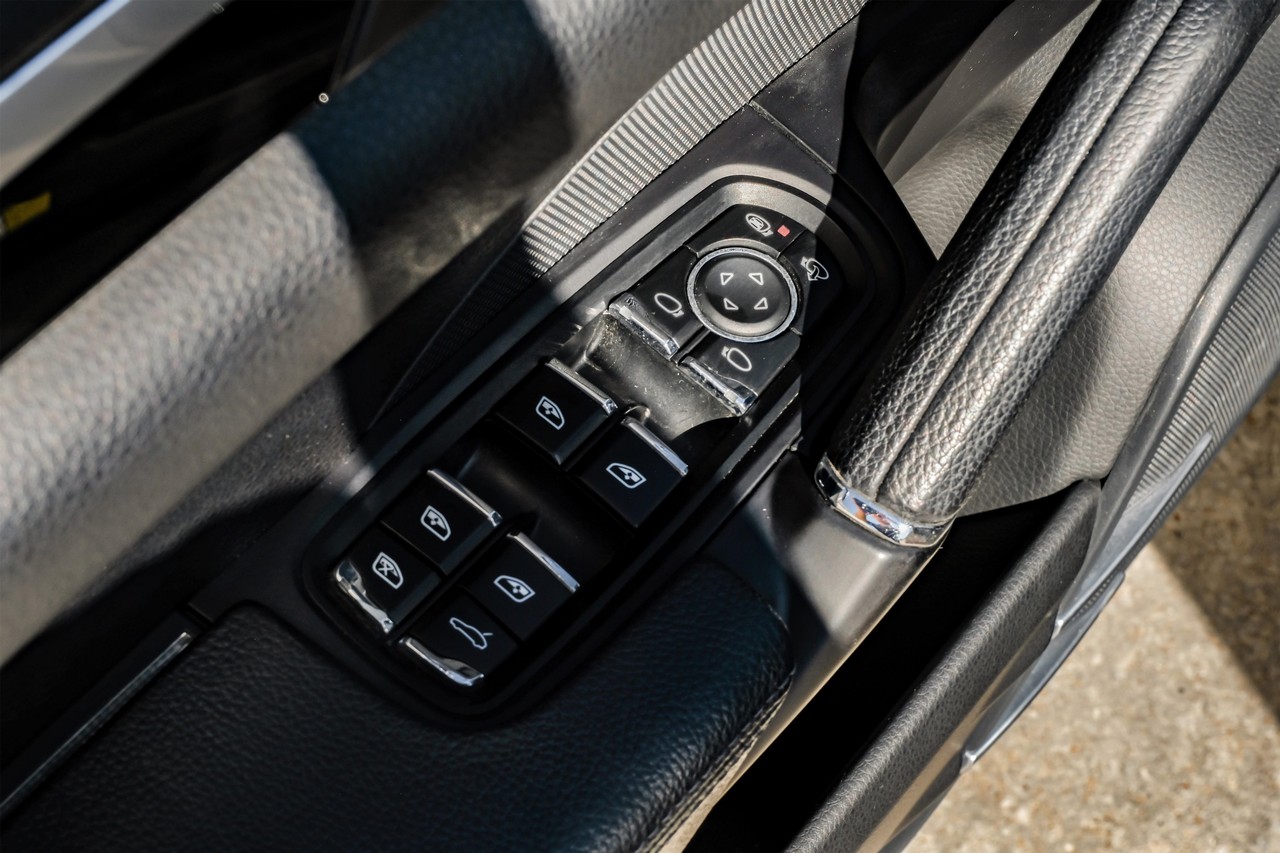 Porsche Cayenne Vehicle Main Gallery Image 41