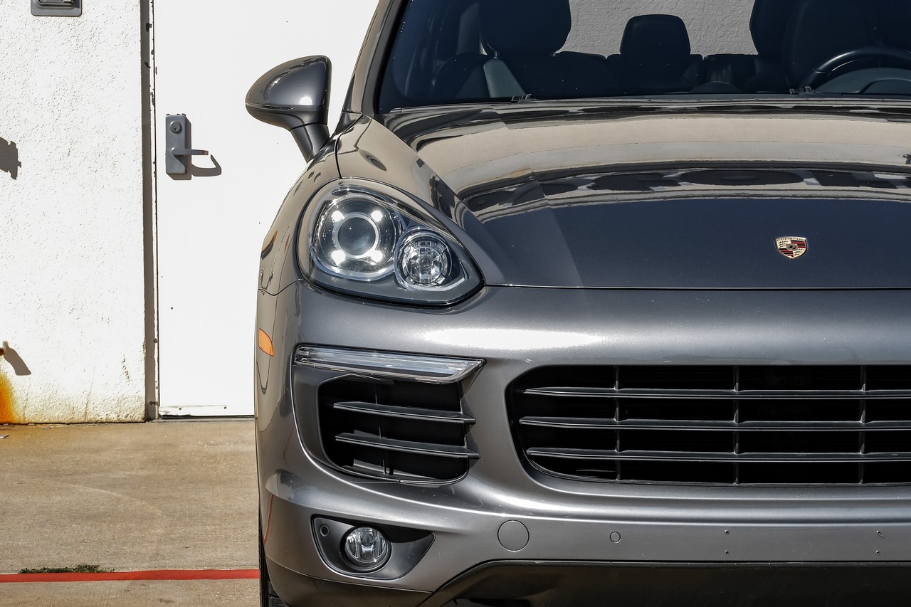 Porsche Cayenne Vehicle Main Gallery Image 45