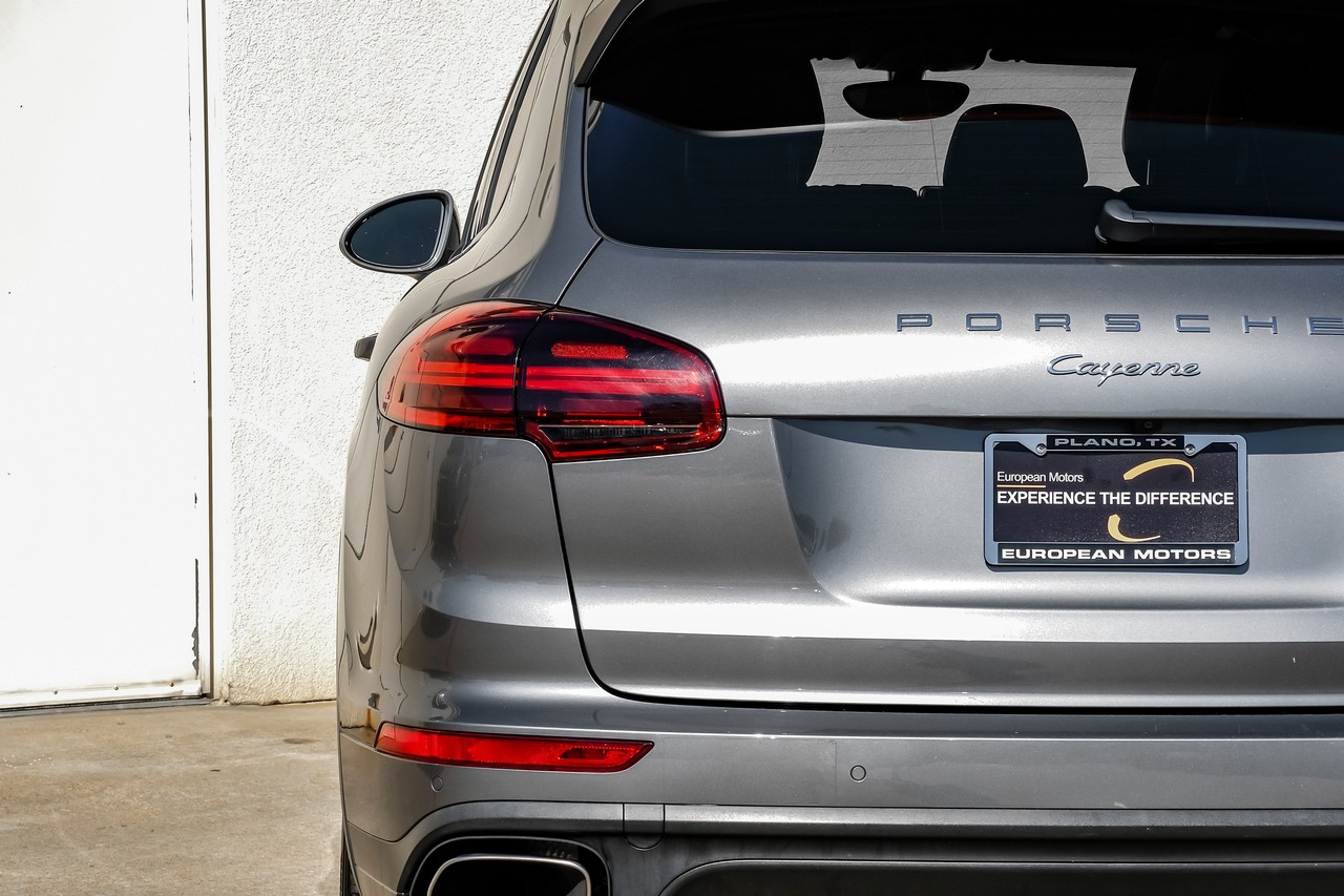 Porsche Cayenne Vehicle Main Gallery Image 46