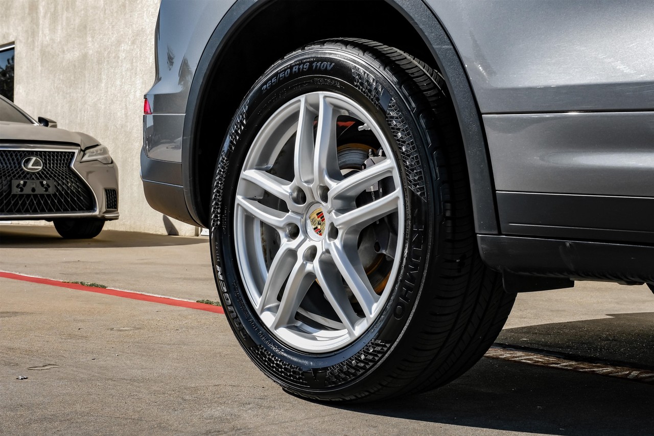 Porsche Cayenne Vehicle Main Gallery Image 49