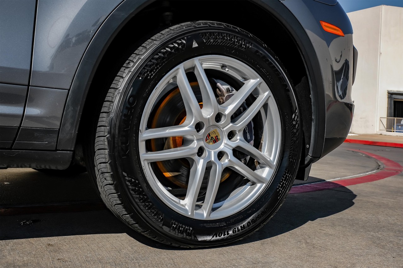 Porsche Cayenne Vehicle Main Gallery Image 50