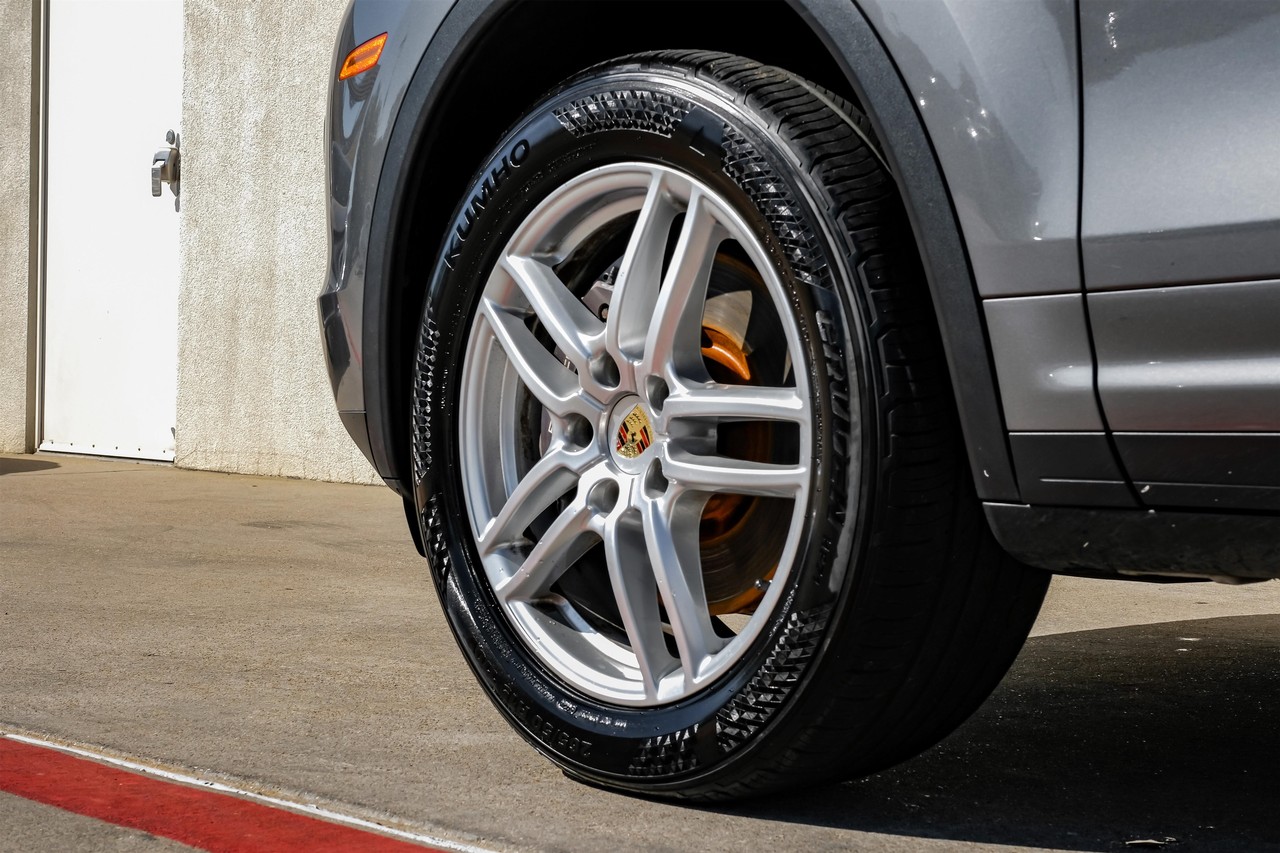 Porsche Cayenne Vehicle Main Gallery Image 51