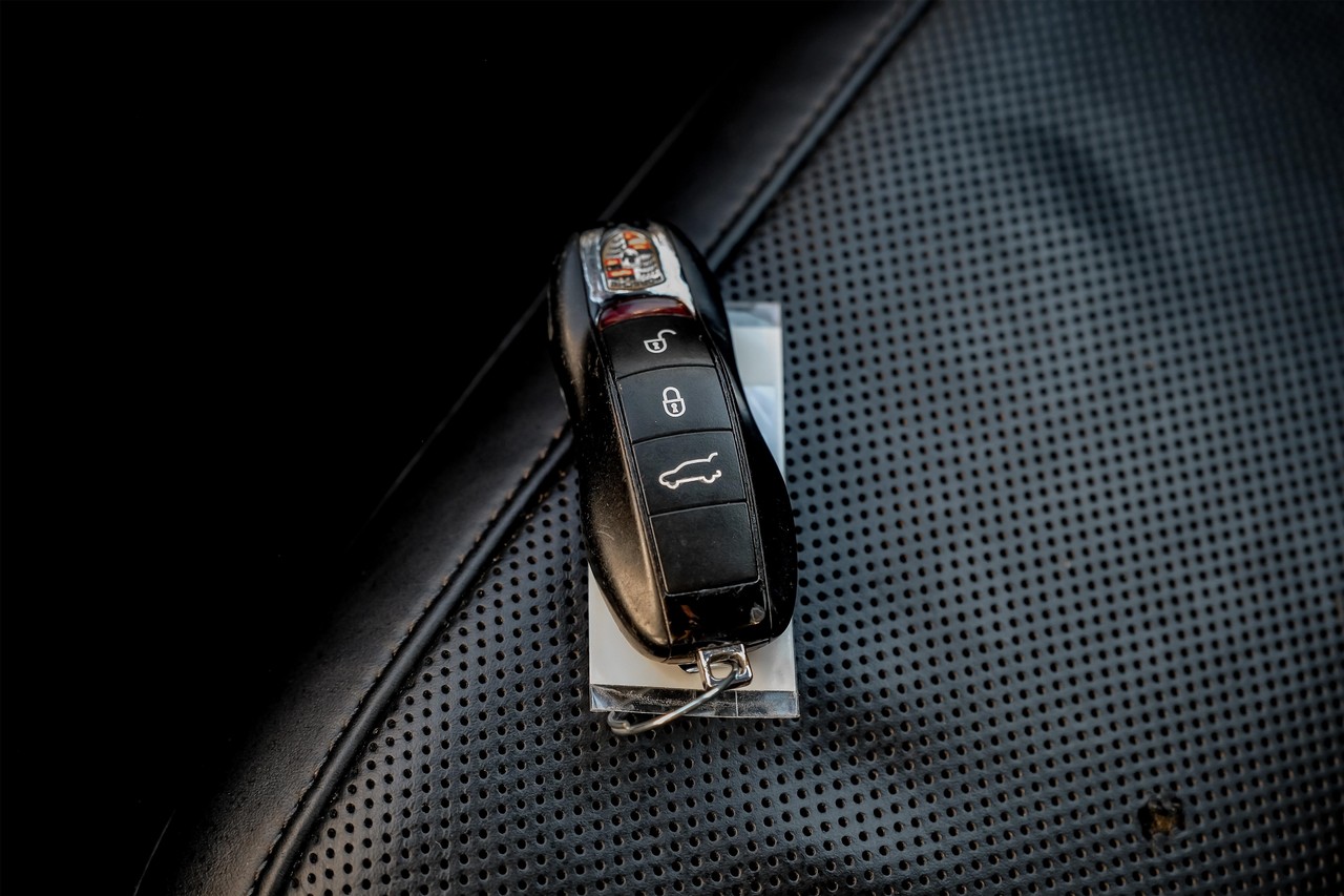 Porsche Cayenne Vehicle Main Gallery Image 53