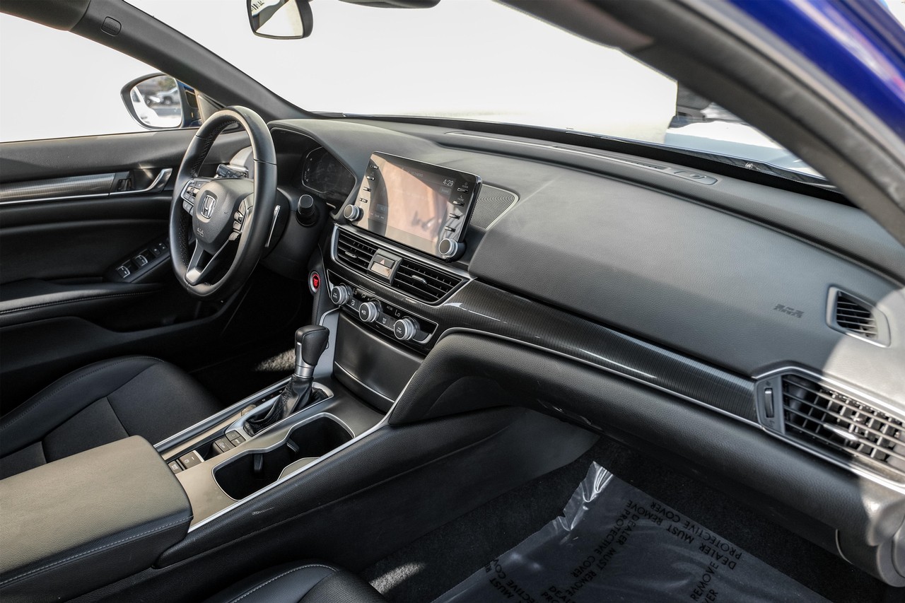 Honda Accord Sedan Vehicle Main Gallery Image 12