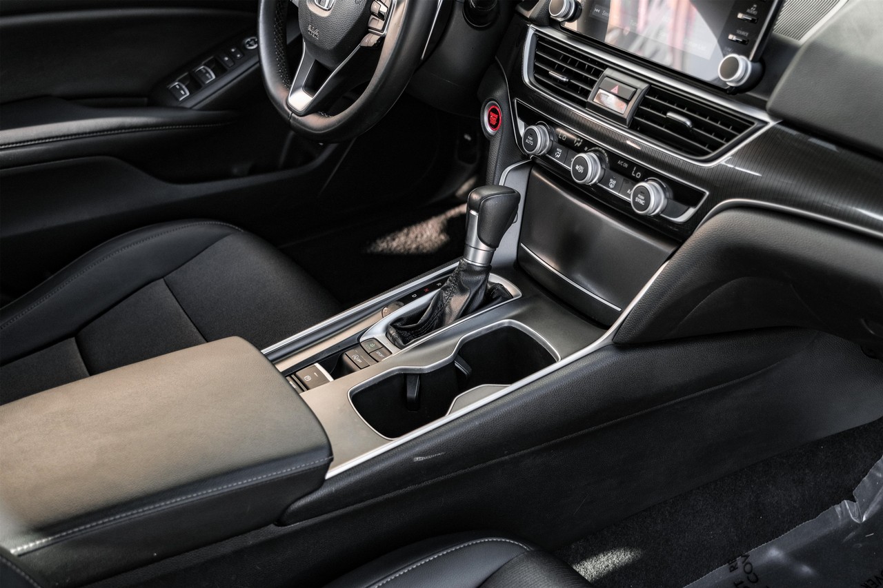 Honda Accord Sedan Vehicle Main Gallery Image 22